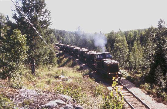 Engine T21 105 at the line at Vxvik year 1982