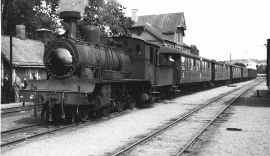 SJ steam engine L3t 4016 at Sölvesborg year 1943