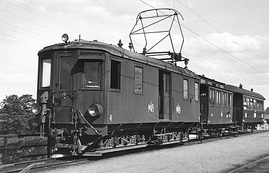 Ellok nummer 4 med persontg vid Linkping Central 1935.