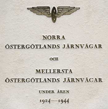 "Norra stergtlands Jrnvgar och Mellersta stergtlands Jrnvgar under ren 1924 - 1944. Boken gavs ut 1944 av styrelserna fr NJ och MJ.