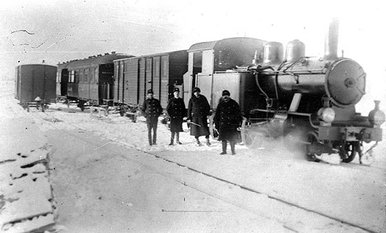 Lok nummer 1 med persontåg vid Väderstad 1915