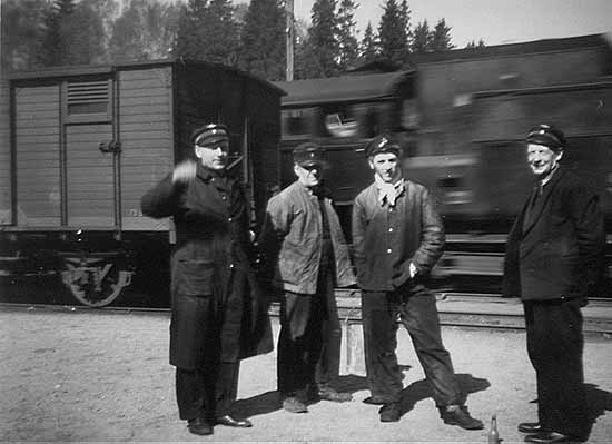 Engine driver G V Wallander and fireman Karl H Jonsson