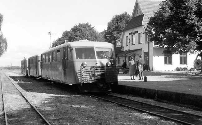 GJ, Burgsviks station 1957. Railcars frpm Visby has just arrived to the station