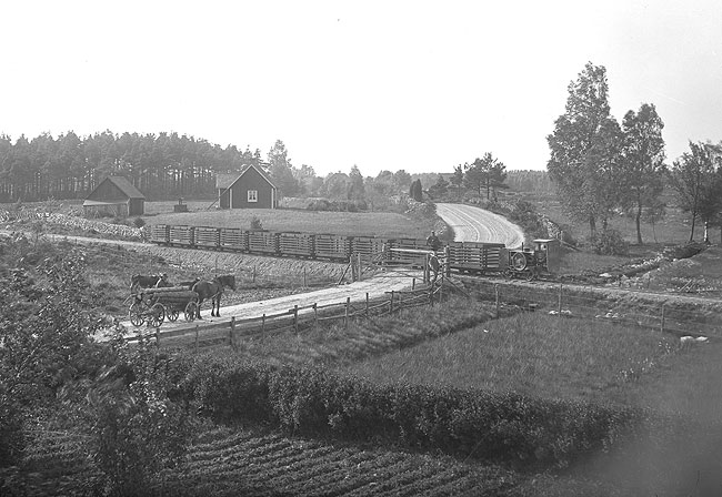 rhults Torvstr AB, belget vid rhults hll- och lastplats p forna Hssleholm - Markaryds Jrnvg.. Torvbana som anlades 1906 samtidigt som som man i rhult uppfrde en torvstrfabrik kombinerad med ett sgverk