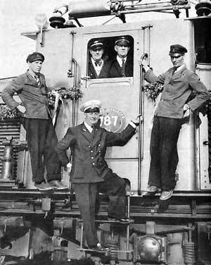 The staff at the first electric train to Strömstad