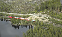 Ett av Mittlinjens persontåg fångat på bild mellan Ånge och Bräcke.