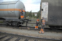 8 september 2005. lokföraren står på gasolvagnen