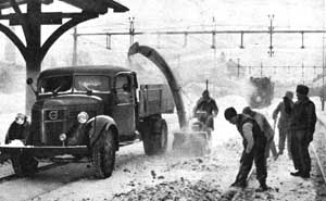 Snöröjning på Sundsvalls bangård 1952
