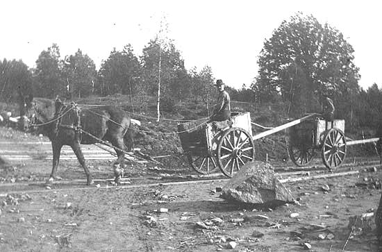 Från Banbygget mellan Borås - Hillared 1901. Tomma "storkärror" på väg tillbaka för lastning
