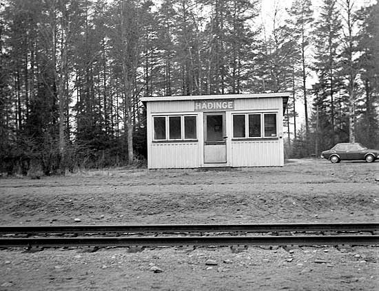 Hädinge hållplatsstuga fotograferad 1972