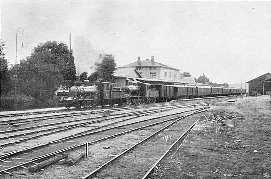 The royal train passing Borås Övre year 1913
