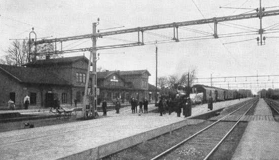 BHJ train at Herrljunga stationBHJ-tåg inne på Herrljunga station omkring 1925