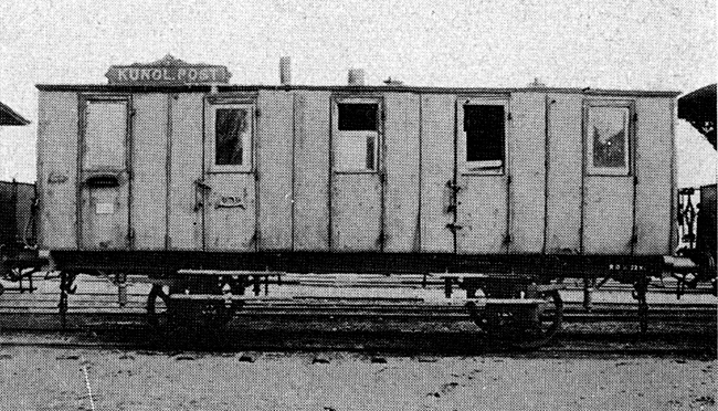 En av de äldsta vagnarna, kombinerad post- och sittvagn