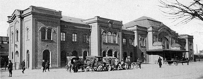 Gatusidan av Kristianstad - Hässleholms Järnvägars stationshus i Kristianstad 1926