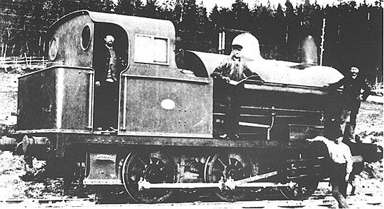 Järnvägens första lok tillverkat av R Stephenson i England 1872