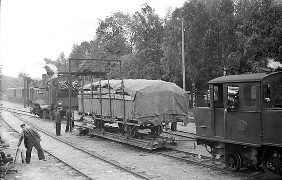 Växjö våren 1941. Vagnslastutbyte mellan två spårvidder 1067 till 1435