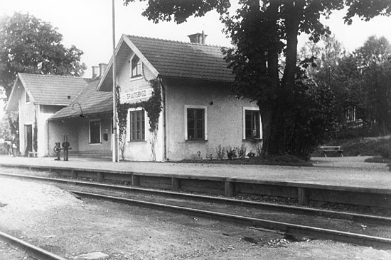 Spjutsbygds station 1934. Stationen öppnades för trafik 5 augusti 1874
