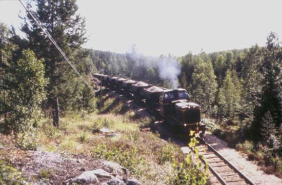 Engine T21 105 at the line at Växvik year 1982