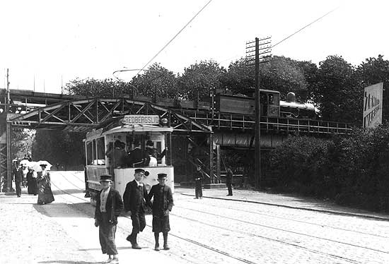 GBJ engine No 5 passing the road to Redbergslid year 1903