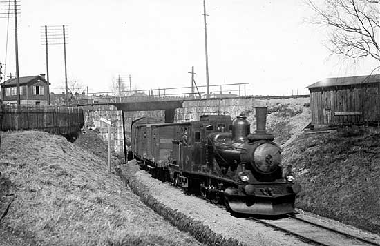 GOJ train hauled by UGJ engine No 13 year 1920