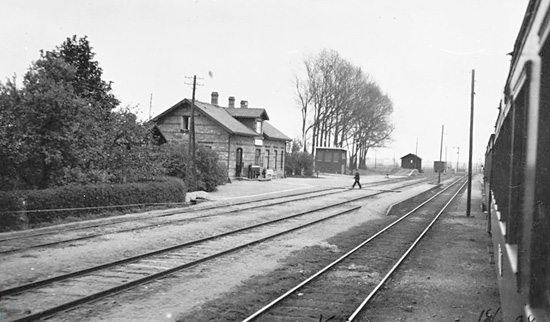 Krreberga station anlagd 1893. Freningsstation med Skne - Smlands Jrnvg, SSJ. Foto 1938-05-18
