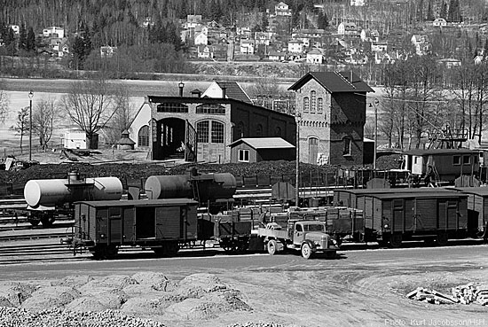 Lokstall, vattentorn och del av bangrden i Ulricehamn ngon gng runt 1950. Foto: Kurt Jacobsson.