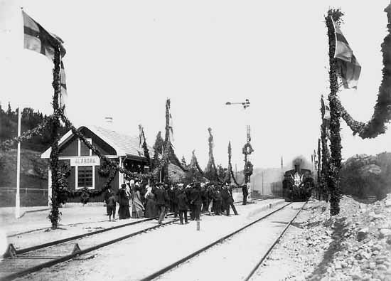 Opening of LyJ. The opening train arrive at Gläborg station