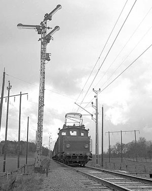 Electric powered train pulled by Hb 522 year 1940