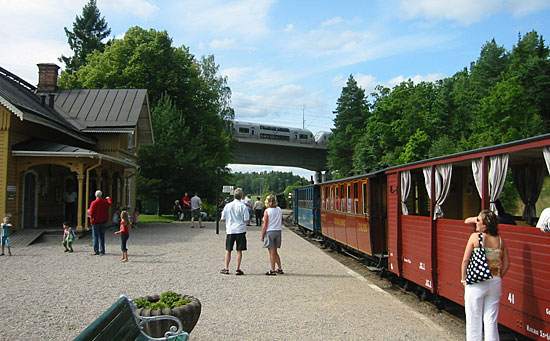 Svealandsbanan crossing old NrSlJ at Läggesta year 2005