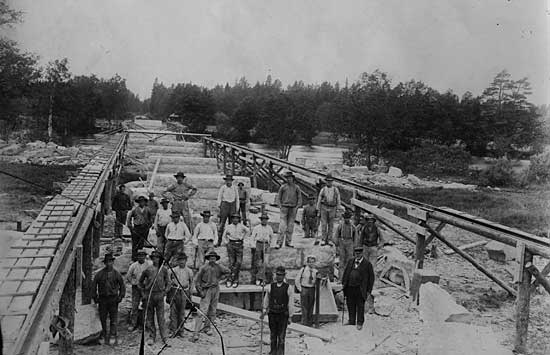 Construction of the bridge over Dalälven year 1900