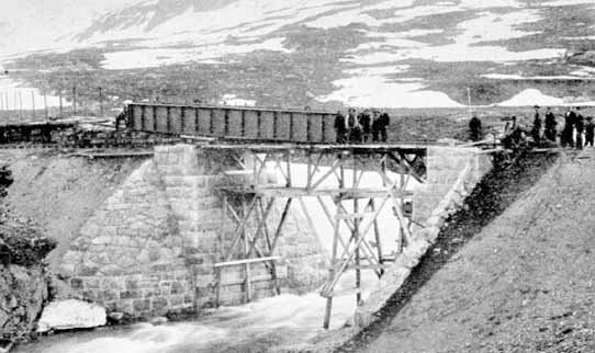 The bridge over Kaderjokk is almost there.