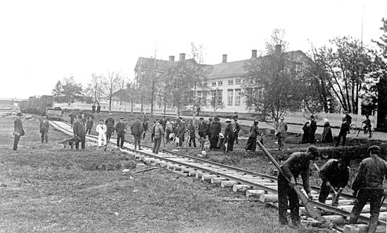 Byggandet av hamnbangården påbörjas.