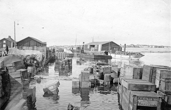 Vårfloden 1916 medför översvämning av hamnbangården.