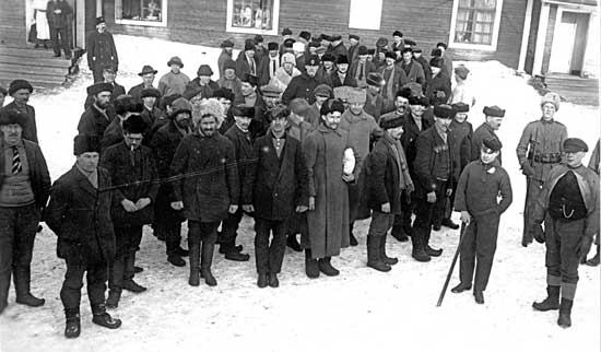 Finska röda som efter striderna i Torino 6 februari 1918 hade lyckats fly till Haparanda.