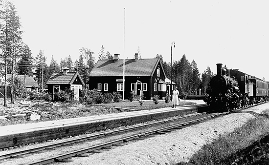 Från Sveg ankommande persontåg 3588 med  ångloket SJ L 795 som dragkraft