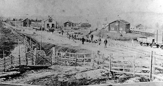 Bånghammar, station på Frövi - Ludvika Järnväg, öppnad för trafik 8 oktober 1873. På bilden pågår arbetet med att ansluta Bånghammar - Klotens Järnväg