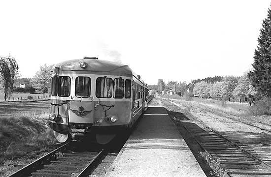 Tåg 3702 lämnar Örsundsbro och hade nu bara en passagerare kvar.