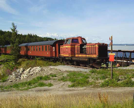 T21 77 med vagnar i Svartvik