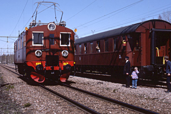 D432 gör rundgång i Kilafors 1995-95-13 inför fortsatt resa mot Söderhamn. Resan ingick i arrangemanget "459 kilometer järnväg".