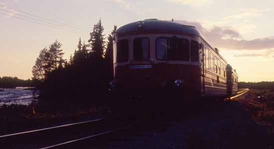 2 railcars class Y7 and Y8 at inlandsbanan year 1990