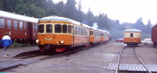 3 railcars at Ådalsliden year 1985