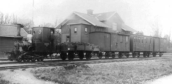 Engine No 1 "KÅRBERG" at Askersund year 1924