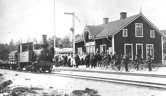 Mjöbäck station year 1910. Engine No 5