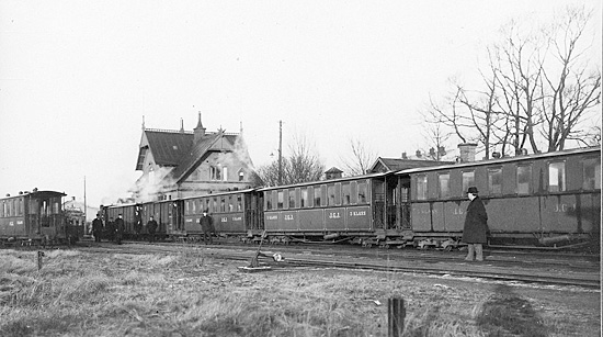 Jönköping Östra 1920. Persontåg klart för avgång