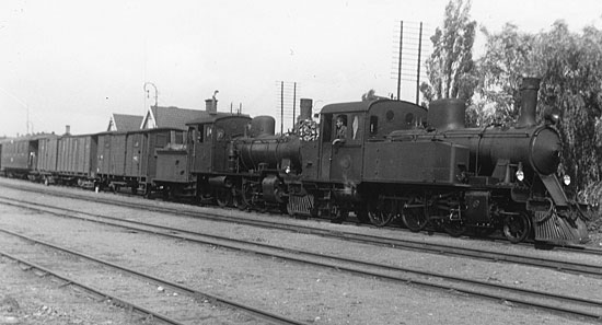 KBJ engine 23 and 10 at Kalmar Västra year 1941