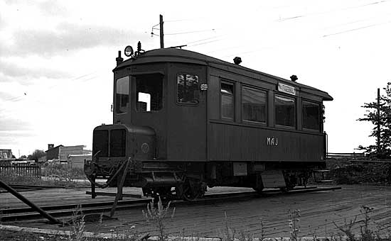 Railcar No 10 at the turntable in Mönsterås year 1930