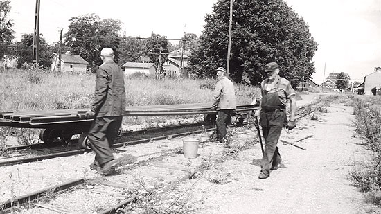 Skänninge 1960. Rivning av banan pågår.