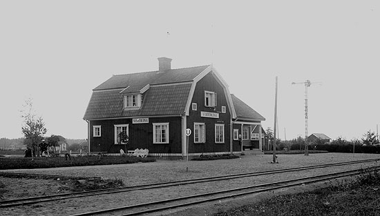 Västerlösa station omkring 1916. En av stationerna på Väderstad - Skänninge - Bränninge Järnväg, VSBJ.