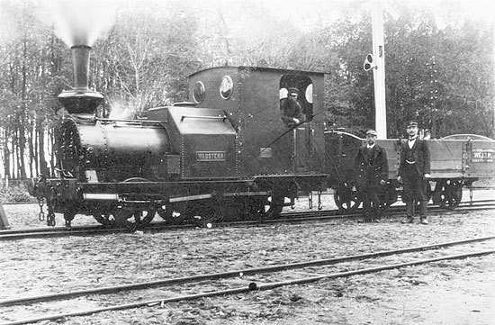 Lok nummer 1 "WADSTENA" fotograferat, troligen i Vadstena, i slutet av 1890-talet.