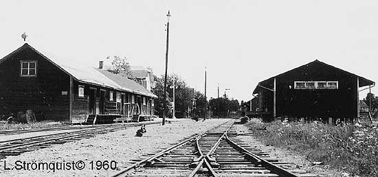 Bergsjö station med godsmagasinen. Norra Hälsinglands Järnväg, NHJ